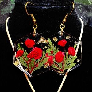 Res pressed flower earrings g and necklace set. Handmade. Hypoallergenic